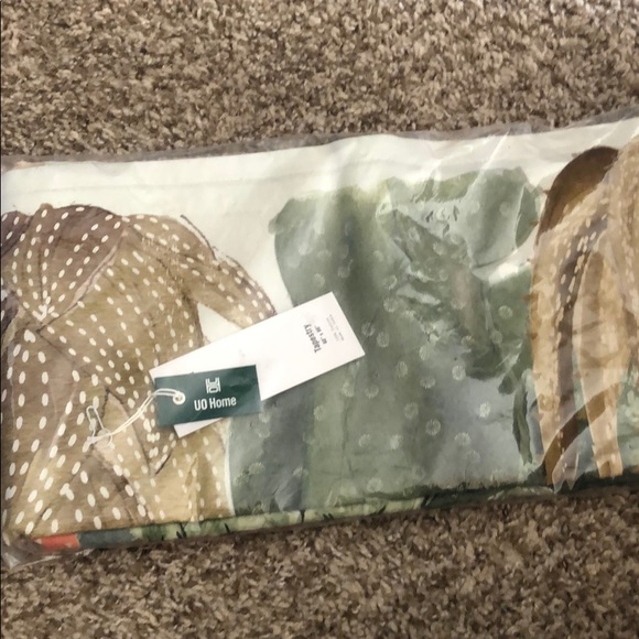 UO cactus landscape tapestry - Picture 4 of 4